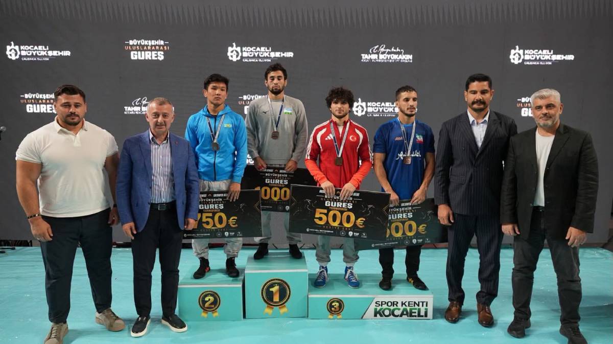 Büyükşehir sporcuları madalyaları topluyor