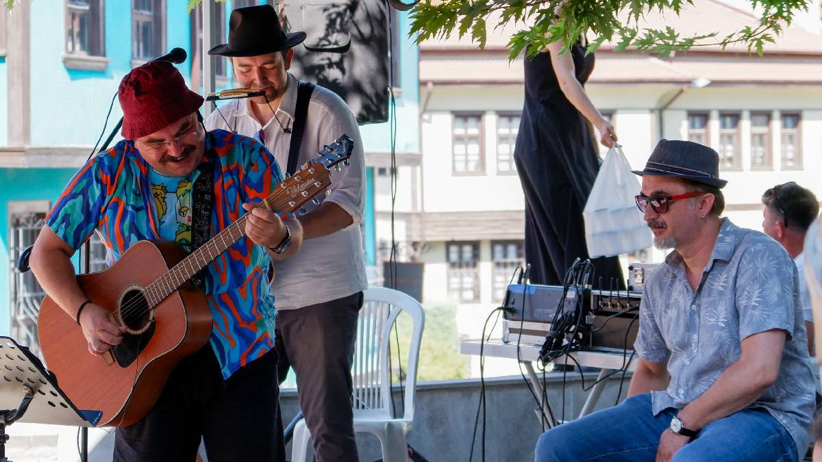 Hayal Orkestrası Sanat Sokağı'nda çocuklarla buluştu
