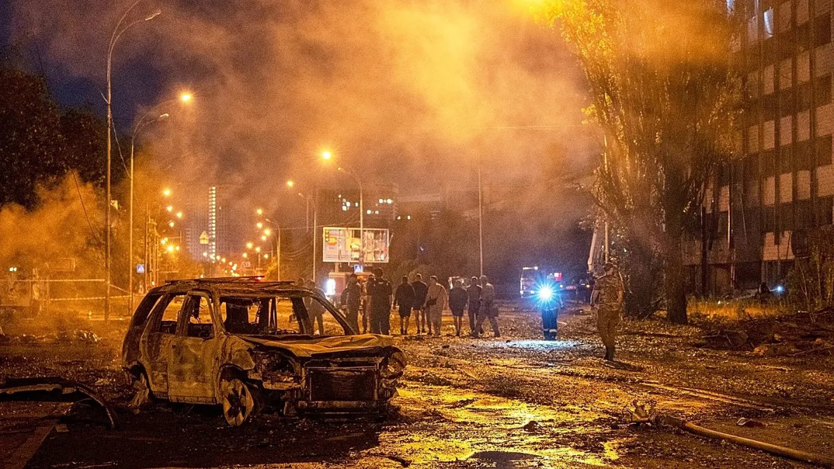 Rusya'nın Kiev'e gece saldırısı: 14 kişi hayatını kaybetti
