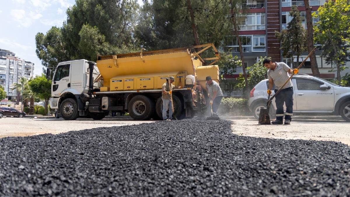 Karşıyaka’da yollar yenileniyor, kent güzelleşiyor
