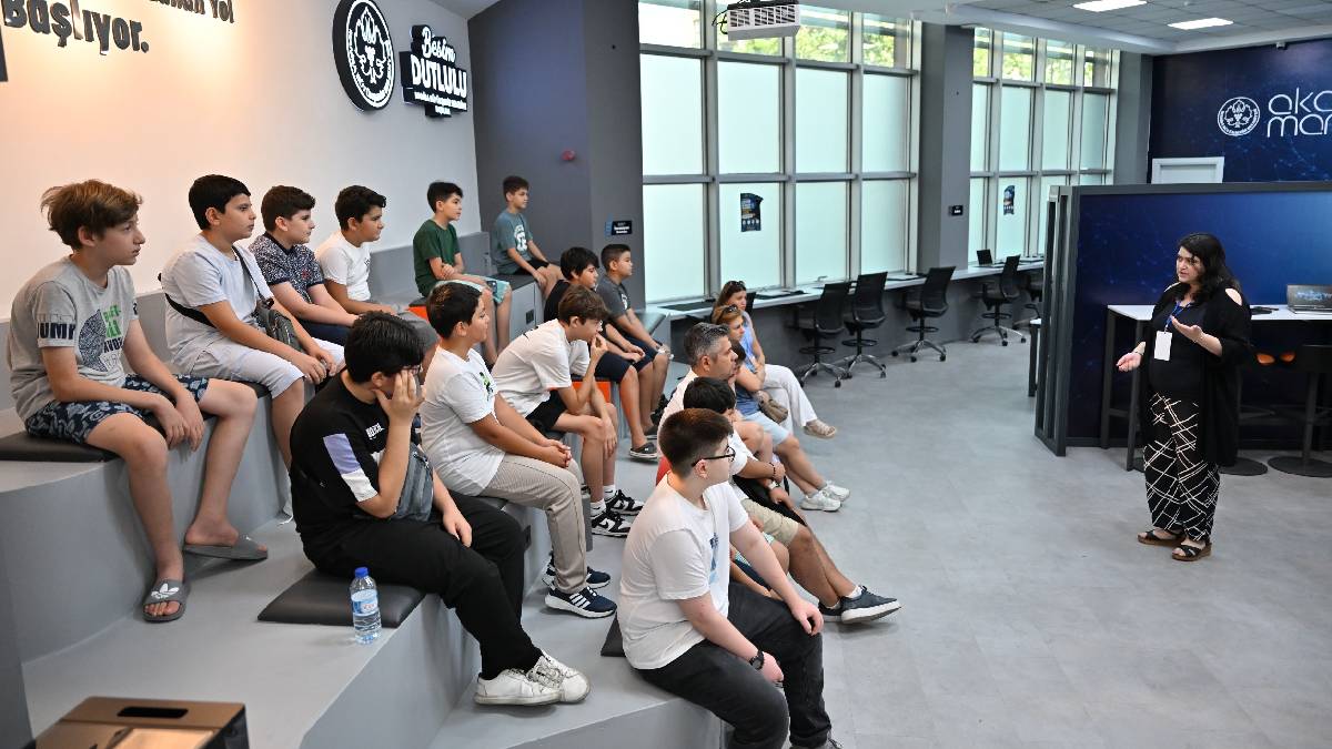 Gençler geleceklerini Akademi Manisa’da inşa ediyor