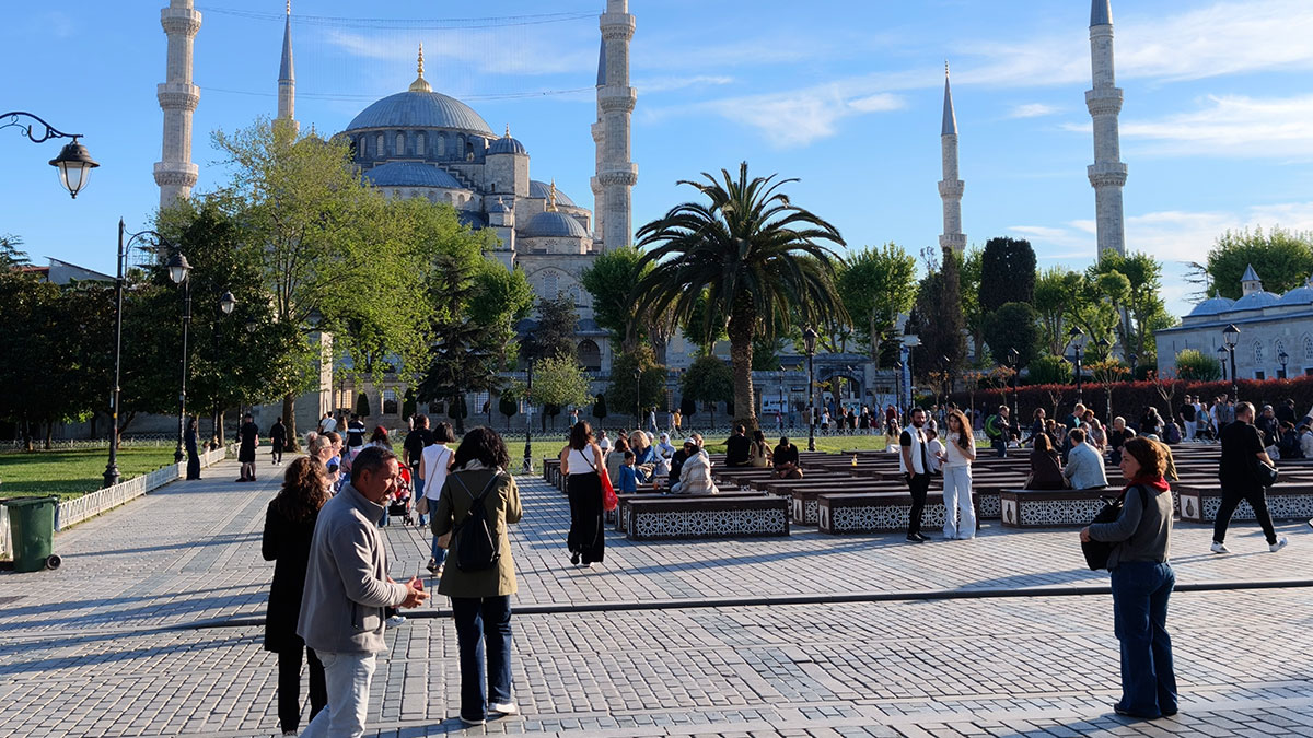 Tarihi yarımada ve sokaklar turist kaynıyor: İstanbul'a 6 ayda 8,6 milyon yabancı geldi