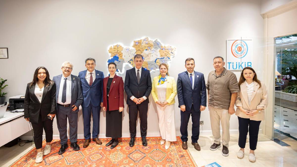 Başkan Tugay'dan Kazakistan iş dünyasına İzmir daveti