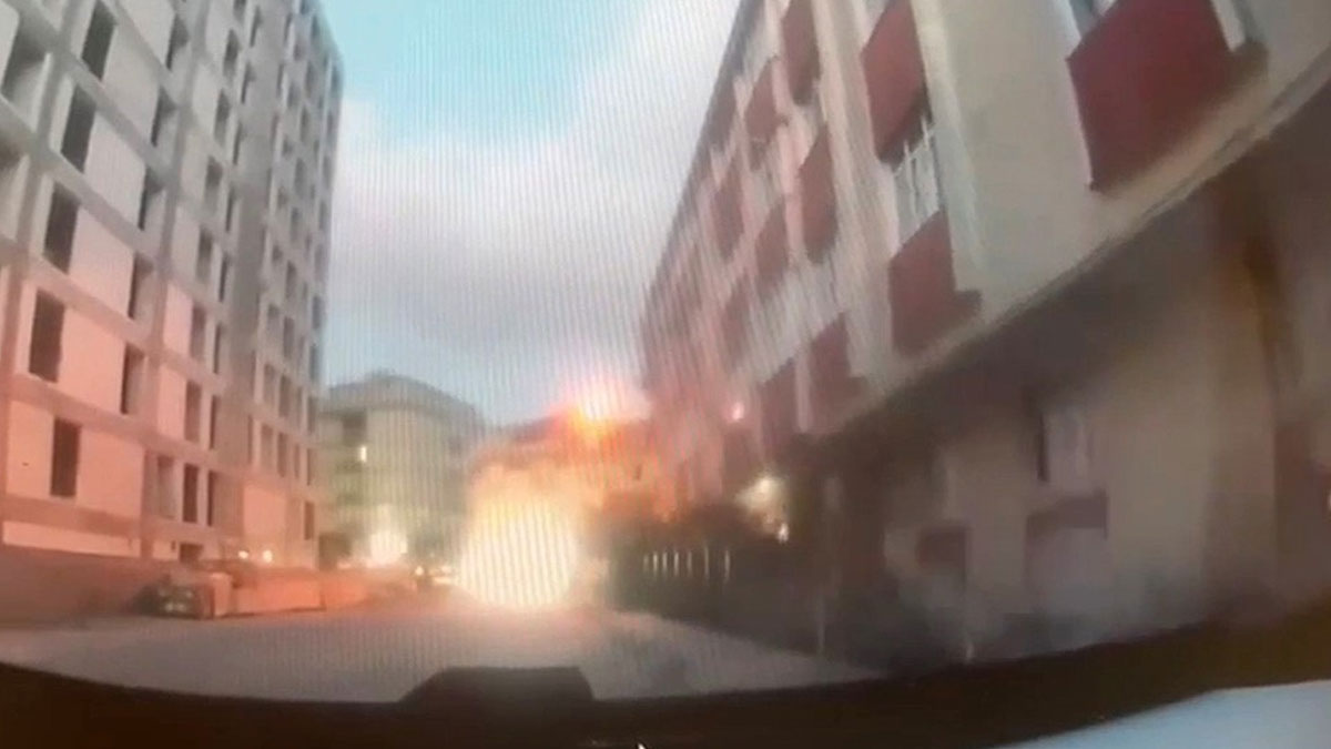 Bahçelievler’de binanın çökme anı kamerada