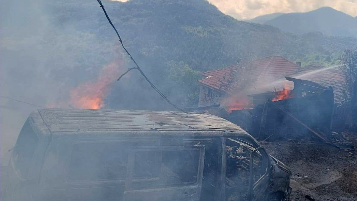 Kastamonu'da komşu kavgası cinayetle bitti: Ev ve aracı ateşe verdi