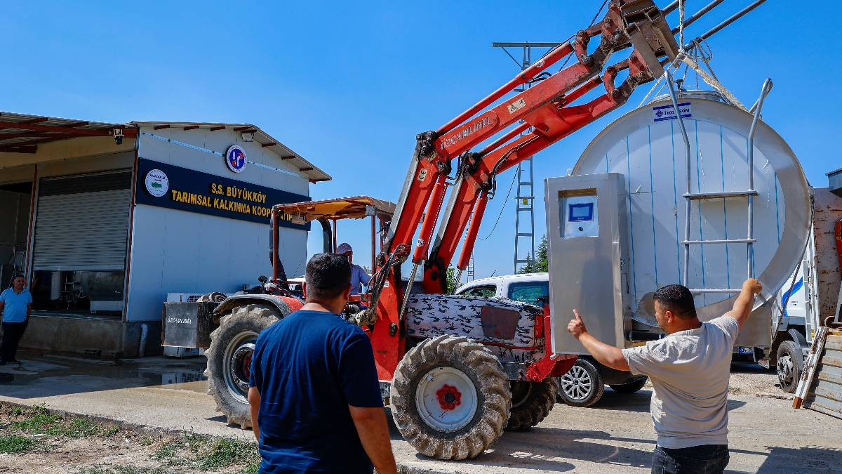 Antalya Büyükşehirden Korkuteli'nde hayvancılığa büyük destek: Süt tankı ve yem ezme makinesi hibe edildi