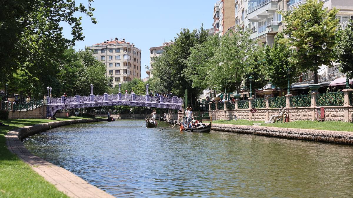 Eskişehir Büyükşehirden kritik sıcak uyarısı: Zorunlu olmadıkça dışarı çıkmayın