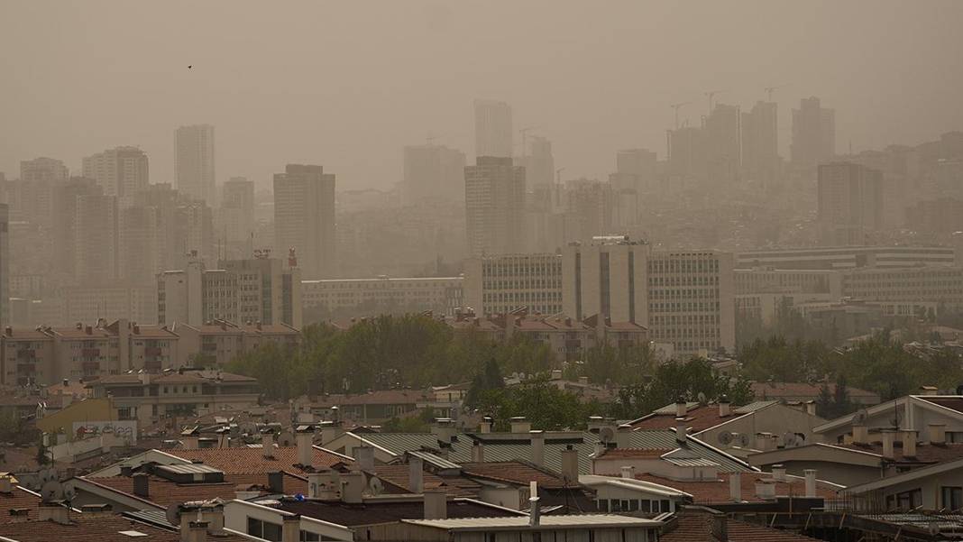 Meteoroloji'den çifte uyarı: Sıcaklıklar düşmüyor, üstüne toz taşınımı geliyor