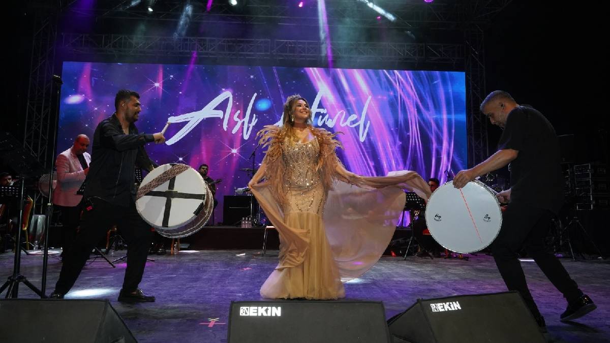 Aslı Hünel’den Açıkhava’da müzik ziyafeti