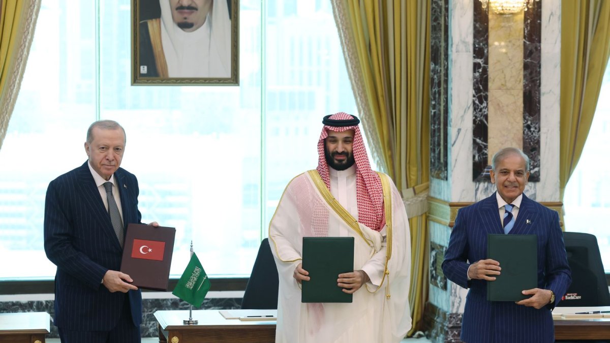 Türkiye, Suudi Arabistan ve Pakistan’dan tarihi savunma anlaşması: Üç lider Mekke’de imzayı attı