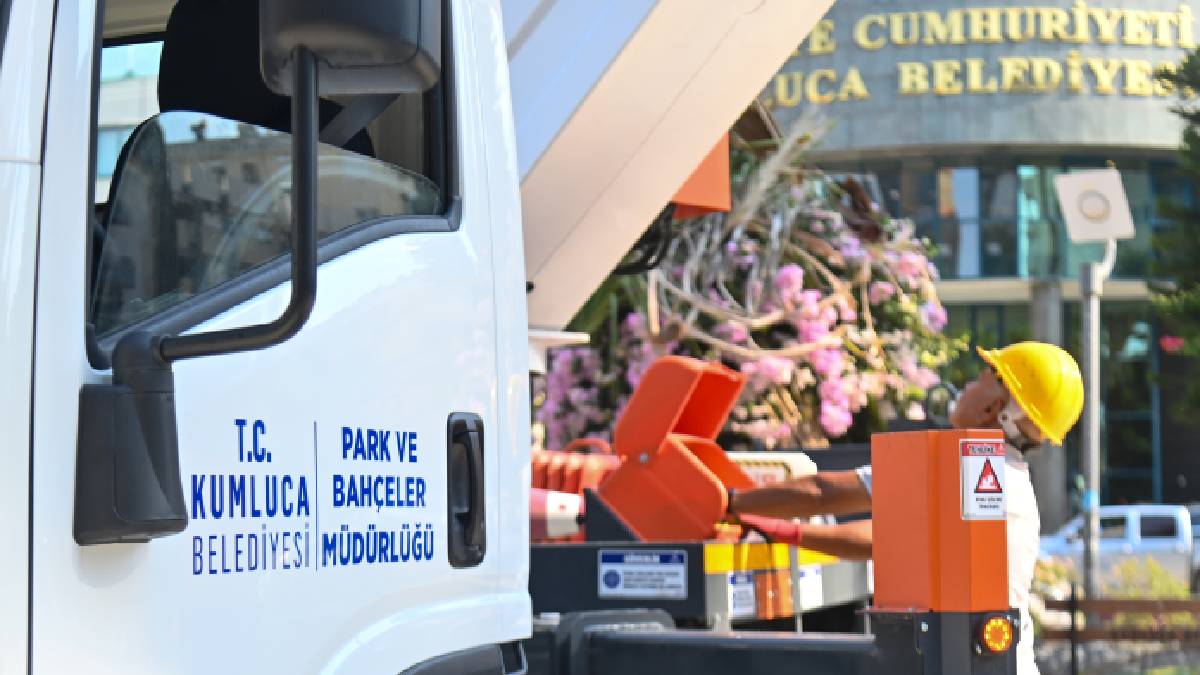 Kumluca Belediyesi iş makinesi filosunu güçlendirmeye devam ediyor!