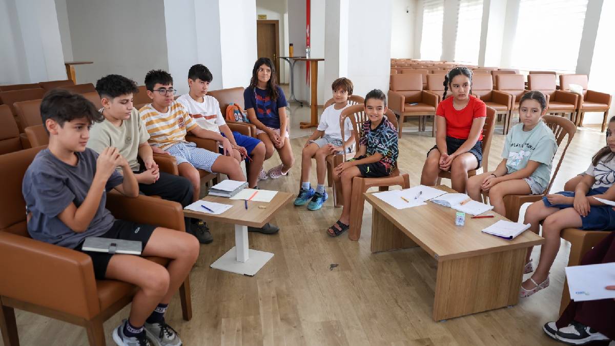 Efeler’de çocuklar felsefeyle düşünmeyi öğreniyor
