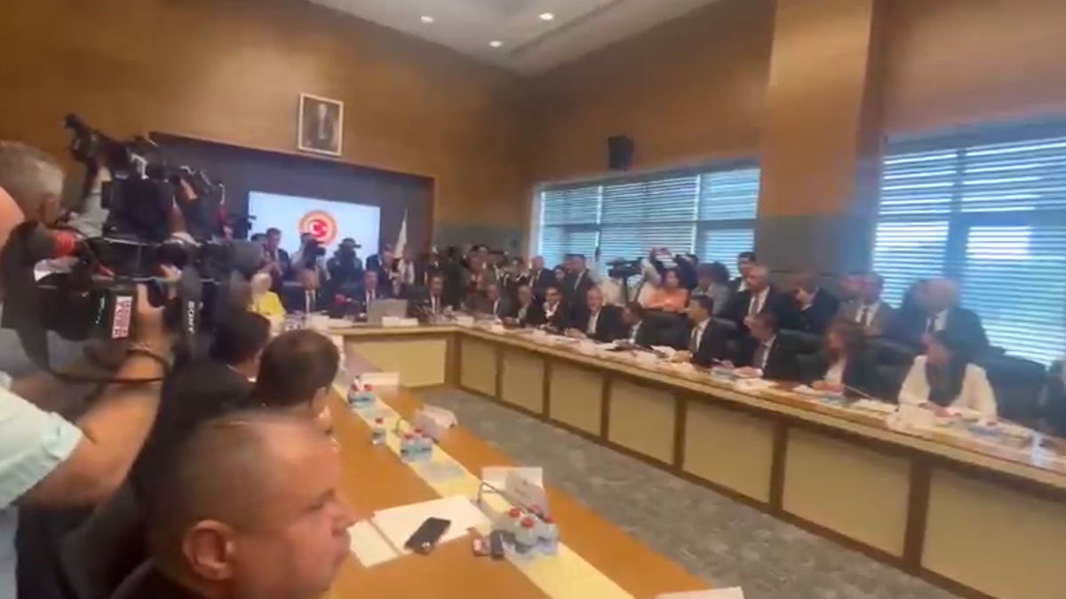 12 maddelik çözüm kanunu komisyonda: Görüşme öncesi kapıda gerilim