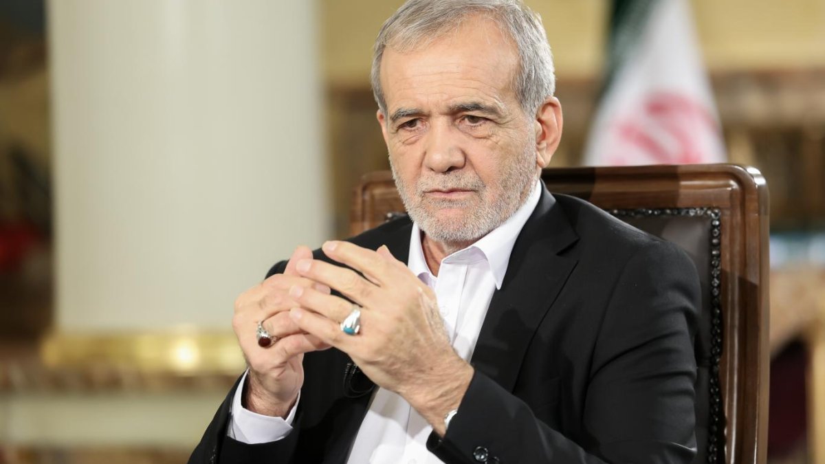 Pezeşkiyan'dan ABD'ye sert mesaj: Teslim olmaya zorlarsanız savaşacağız