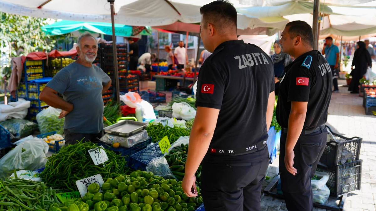 Burhaniye Belediyesi'nden geçici pazar yerinde düzenli denetim