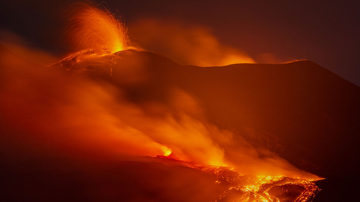 Etna Yanardağı yeni bir paroksismal evreye girdi