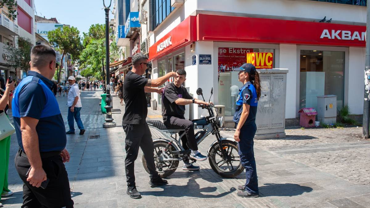 Karşıyaka Çarşısı’nda araç denetimleri sürüyor