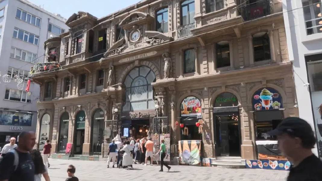 Tarihi Çiçek Pasajı'nda tabela tartışması: Mimari estetik kapatılıyor