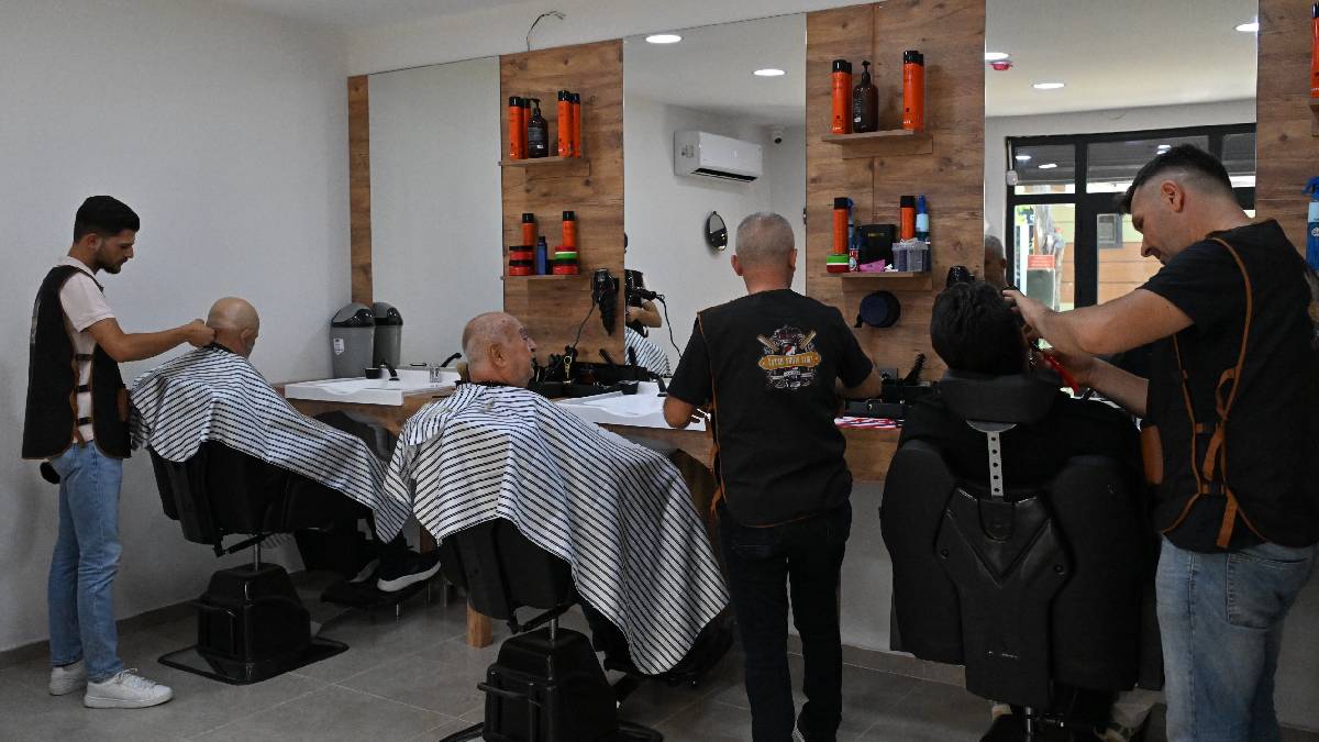 Emekli Kafe’de yeni dönem: Kuaför ve berber hizmeti başladı