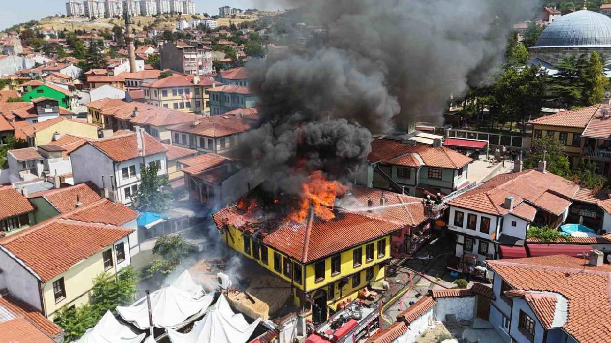 Odunpazarı'nda korkutan yangın: 9 kişi hastaneye kaldırıldı