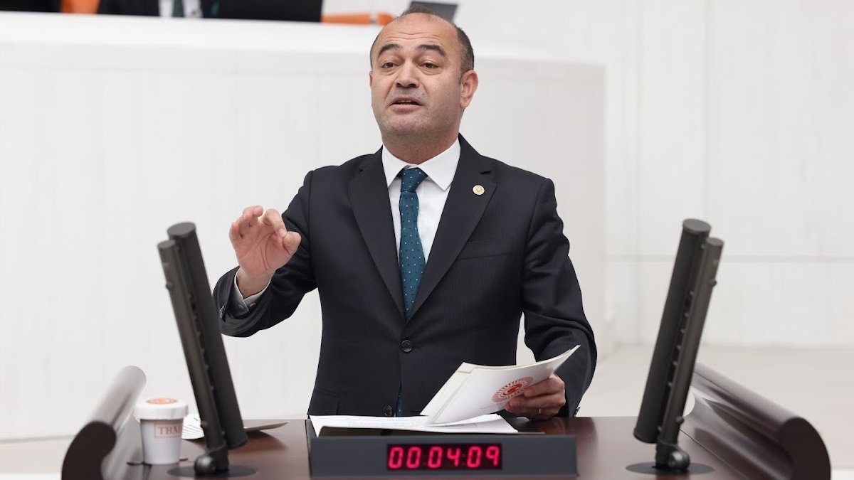 YENİ Partili Özgür Karabat’tan Bakan Şimşek’e “fabrika” tepkisi