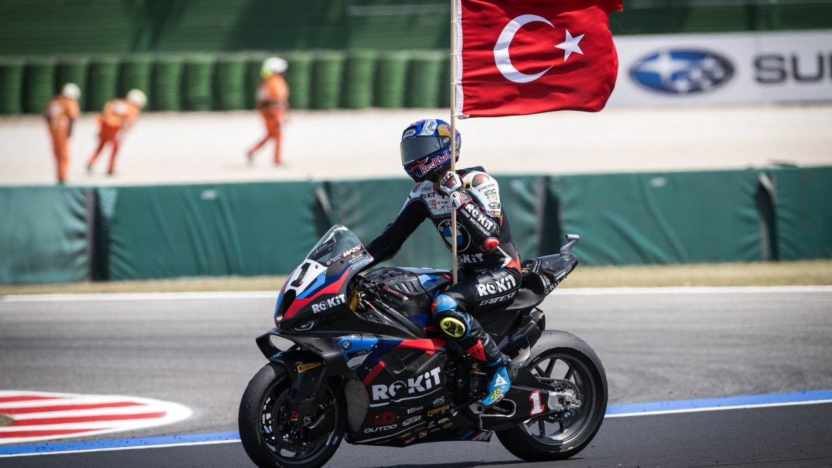 Toprak Razgatlıoğlu İngiltere Grand Prix’nde 15. sırada