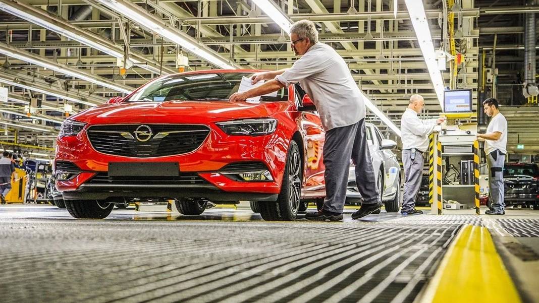 Opel 26 yıl sonra Türkiye’de dev yatırımla üretime dönüyor