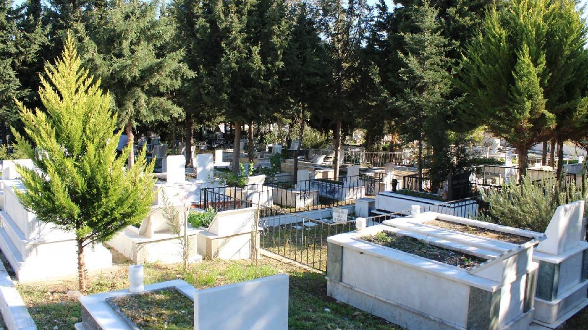 İzmir’de mezarlıklarda yeni dönem