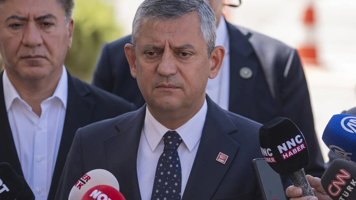 Yeni Parti çerçeve yasayı imzaladı mı, kabul edecek mi? Özgür Özel'in Kararı