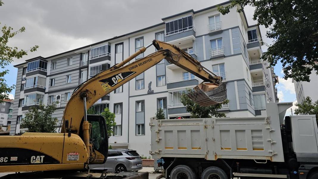 Çorum'da çöp ev alarmı: Bodrum katından 3 kamyon atık çıkarıldı