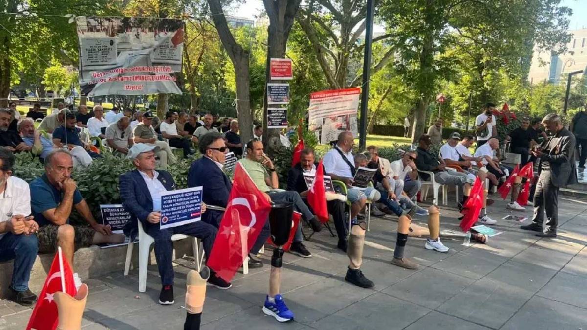 Görüşme öncesi şehit ve gazi ailelerine zam
