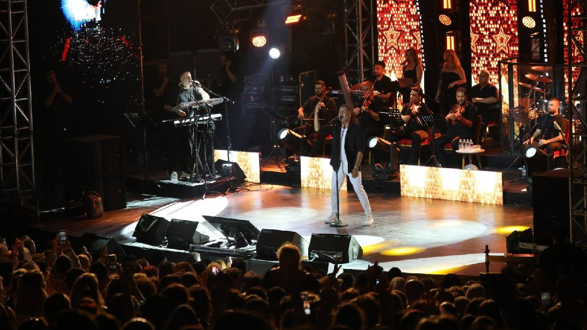 64. Uluslararası Bursa Festivali, ünlü sanatçı Özcan Deniz’in muhteşem konseriyle final yaptı