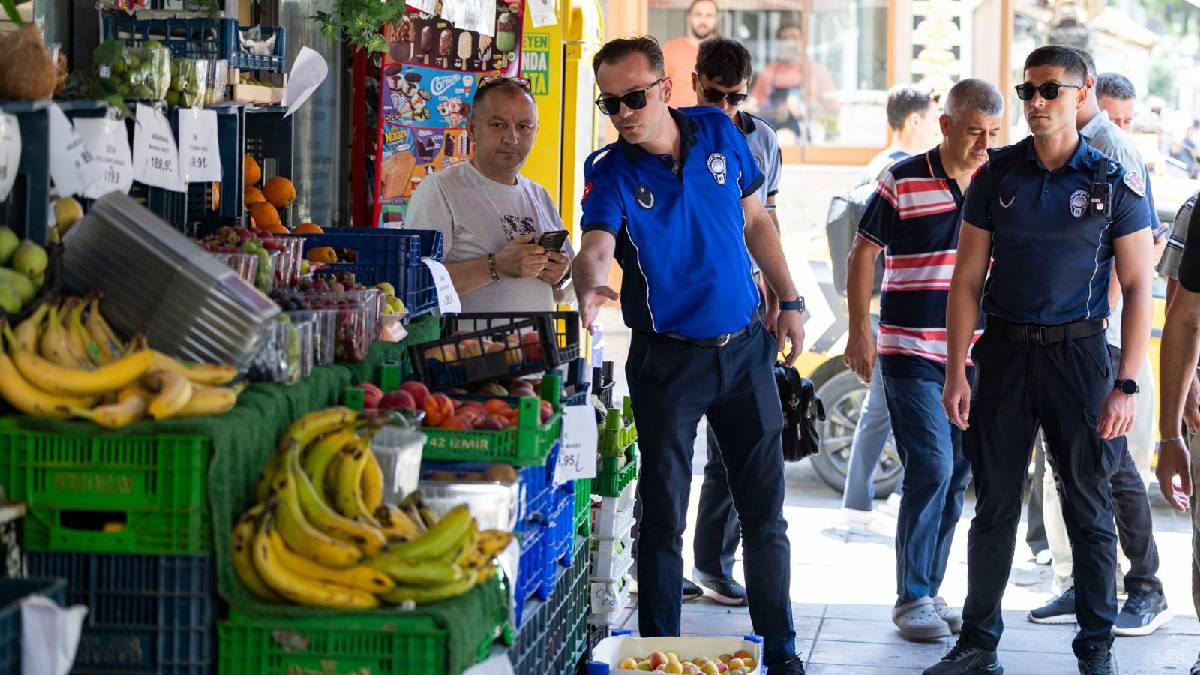 Ana arterlerde kaldırım işgaline geçit yok
