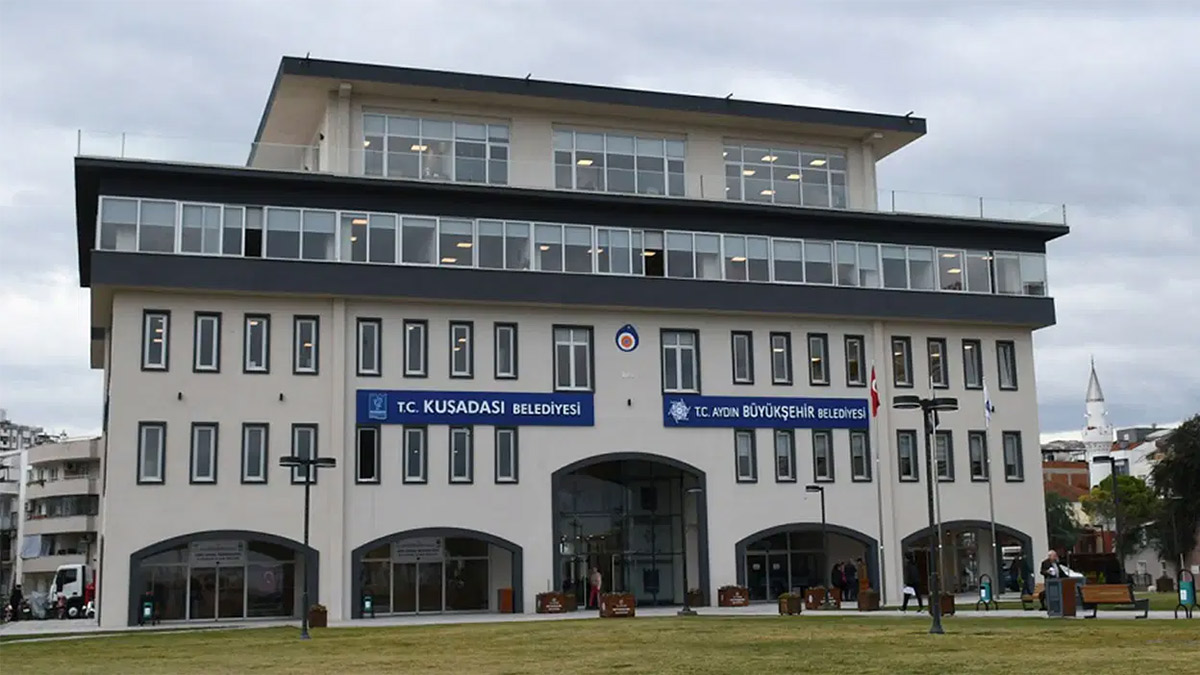 Kuşadası Belediyesi soruşturmasında 14 tutuklama