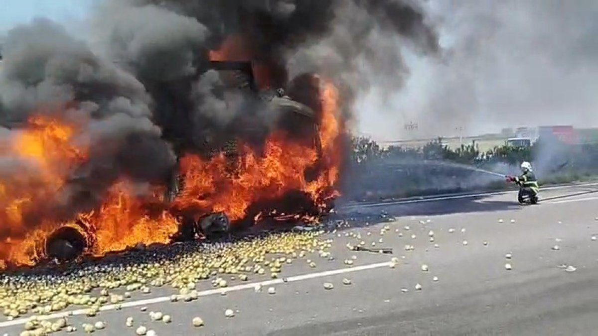 Adana'da feci kaza: Tır alev aldı, 1 kişi hayatını kaybetti