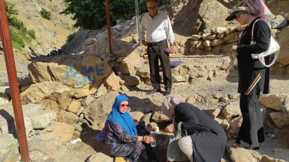 Şifalı olduğuna inanıyorlar şehir dışından akın ediyorlar! Bu su için çadır ve çardaklarda günlerce konaklıyorlar