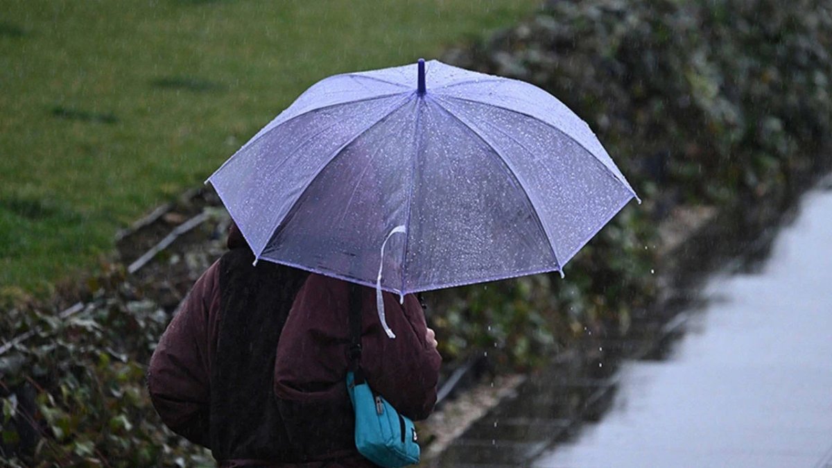 Karadeniz'de yağmur, 2 bölgede rüzgar var: Sıcaklıklar mevsim normallerinde
