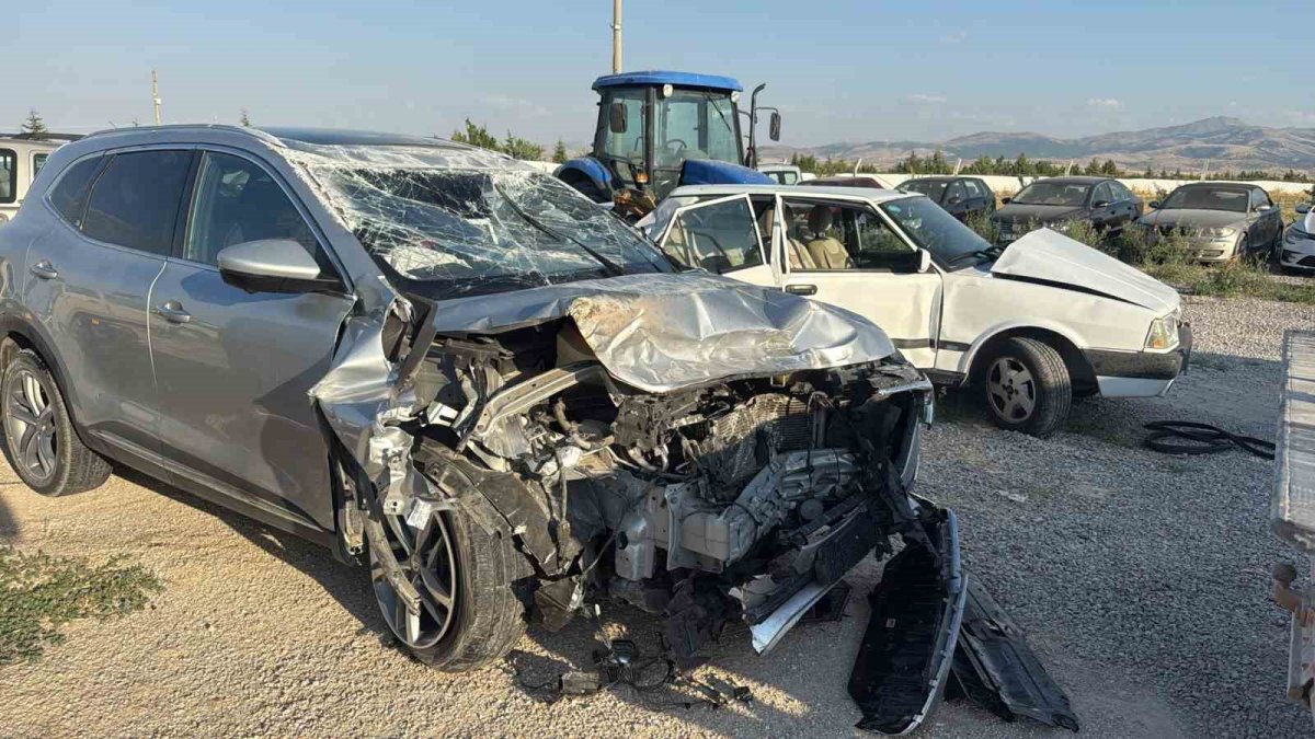 Afyonkarahisar’da trafik kazası: 1 ölü 7 yaralı