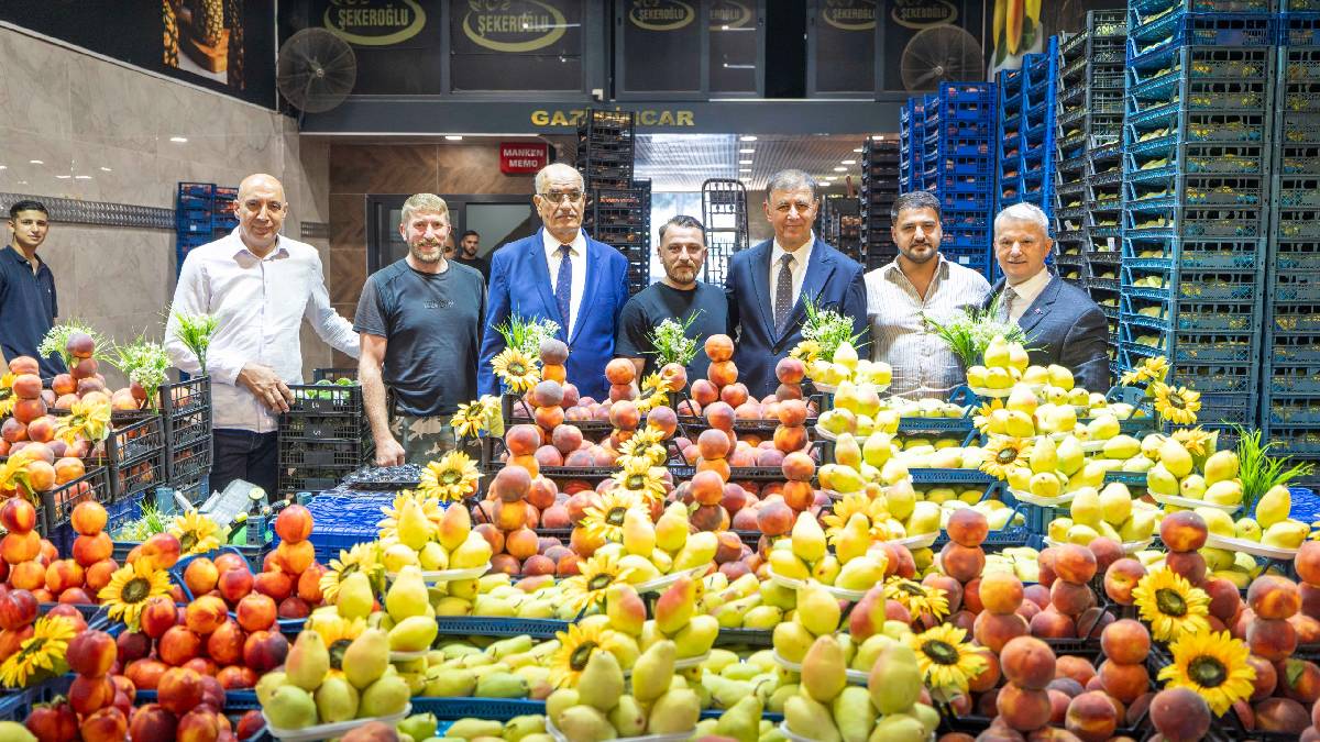 Başkan Tugay İzmir’in hal esnafıyla buluştu