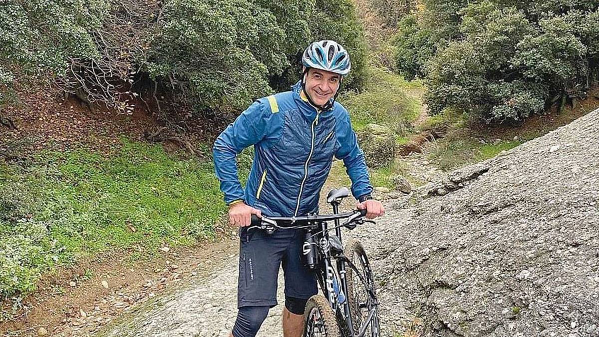 Yunanistan Başbakanı Miçotakis bisikletten düştü: Tedavi altına alındı