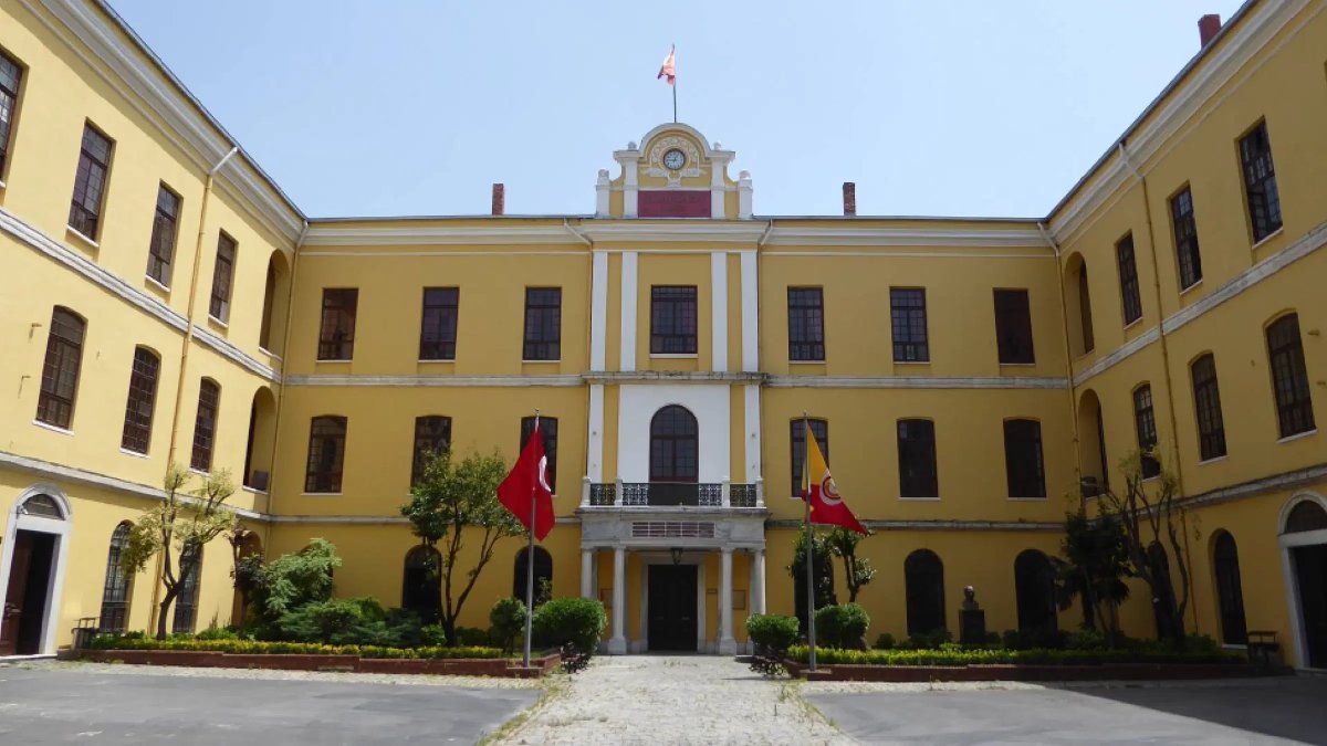 Galatasaray Lisesi'ne girişe sınav zorunluluğu geldi