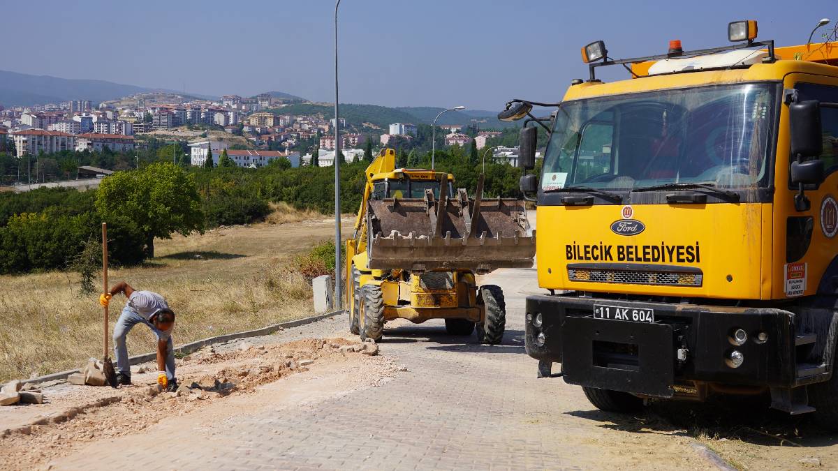 Bilecik Belediyesi ekipleri sahadaki çalışmalarını sürdürüyor