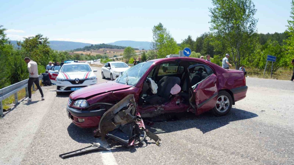Kastamonu’da iki otomobil çarpıştı: 1 ölü, 3 yaralı