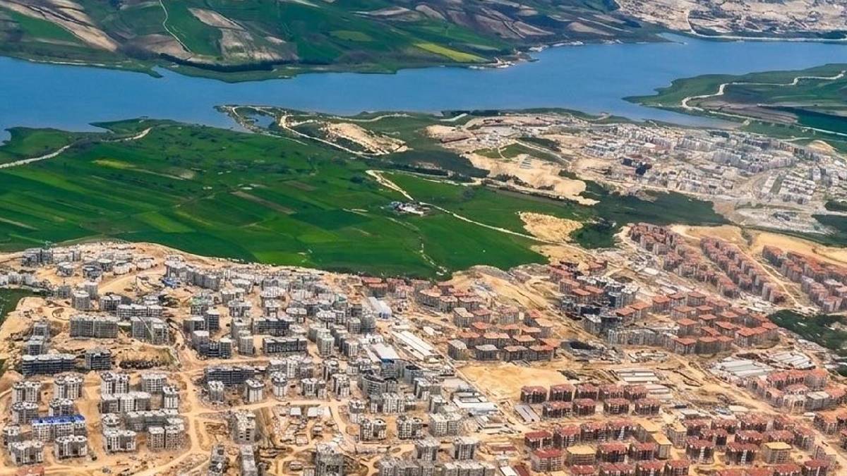 Sazlıdere’nin karşı kıyısı da betonlaştı