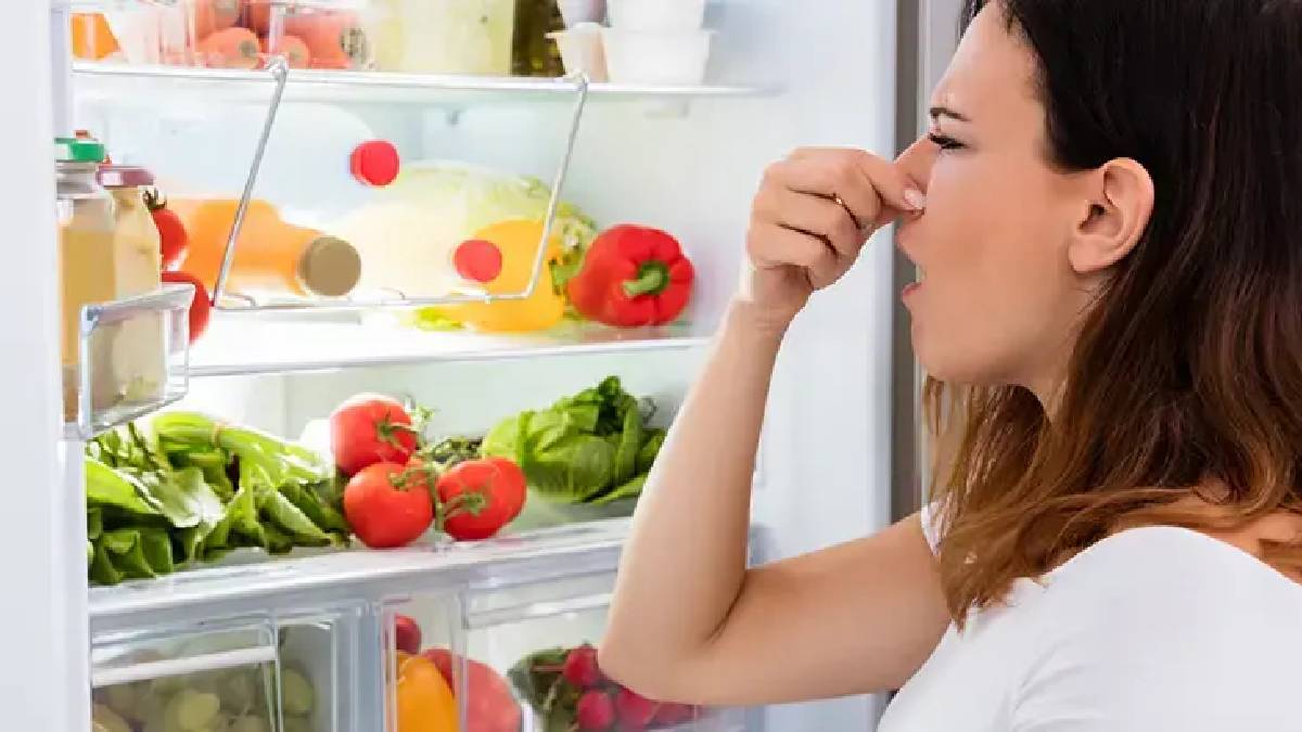 Buzdolabında geçmeyen kötü kokuya pratik çözüm! Bir bardak koymanız kökünden çözüyor