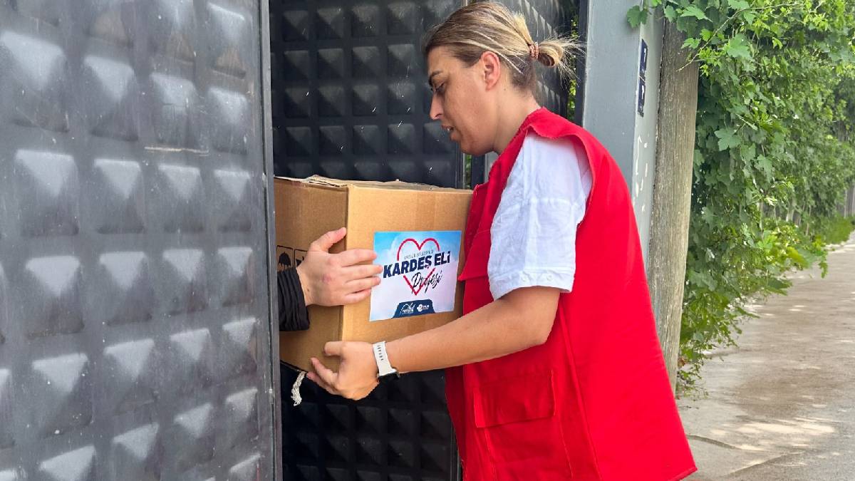 Efeler’de dayanışma büyüyor: EFESYA binlerce ailenin umudu oluyor