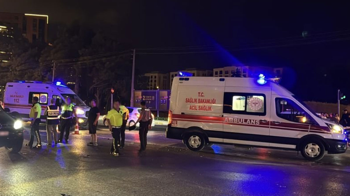 Balıkesir'de yolun karşısına geçen 2 çocuğa otomobil çarptı: 1 ölü