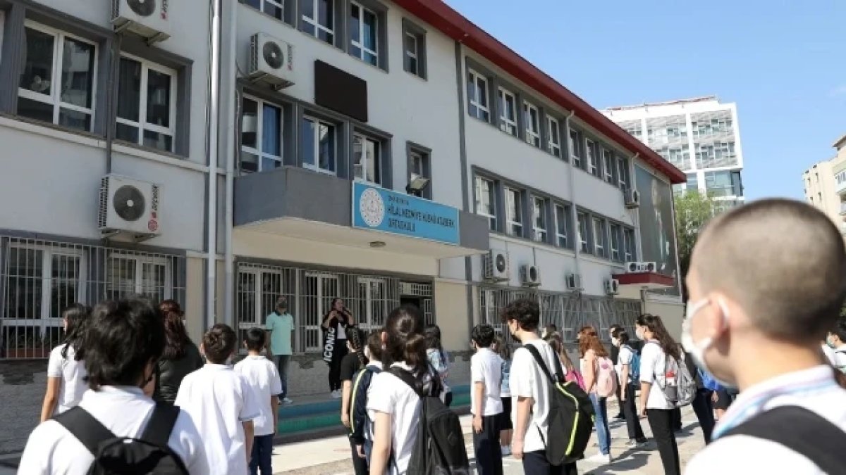Liseler ne zaman açılacak? MEB 2026-2027 çalışma takvimi ile okulların açılış ve tatil tarihleri kesinleşti