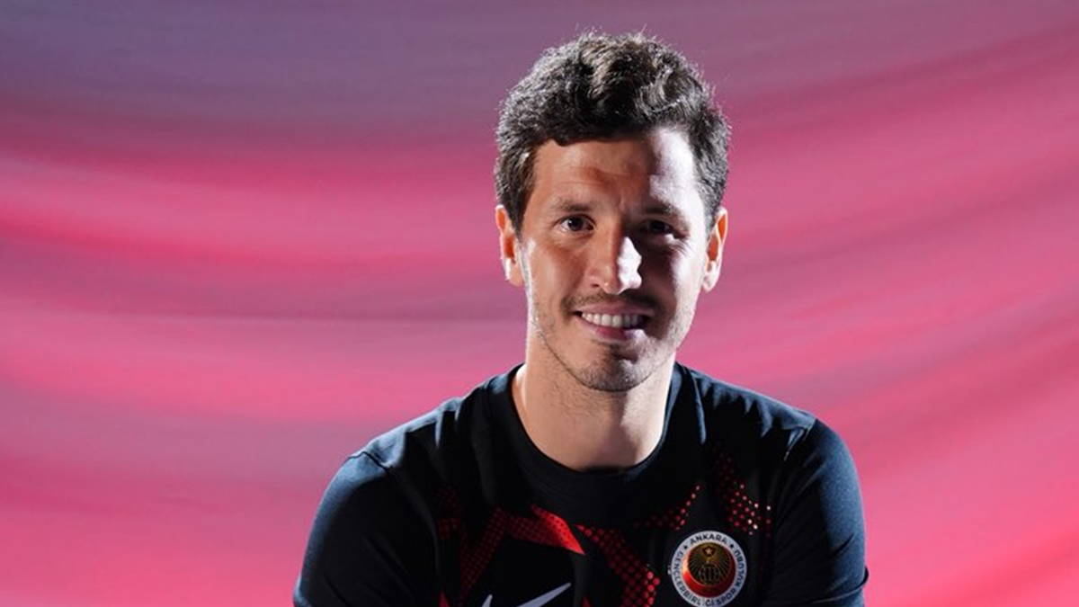 Salih Uçan Gençlerbirliği'ne transfer oldu