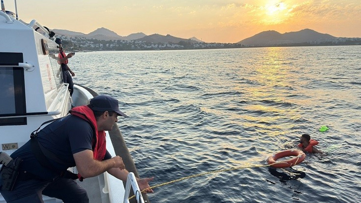 Bodrum'dan Yunanistan’a yüzerek geçmeye çalışan göçmen yakalandı